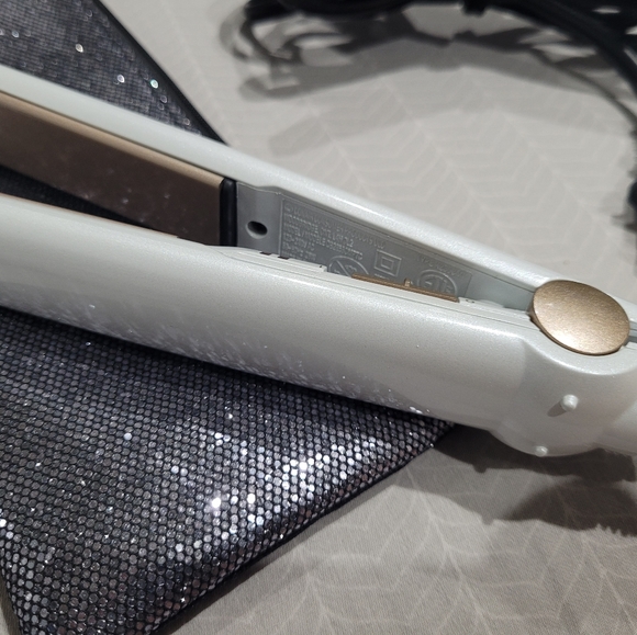 ConAir InfinitiPro Compact Hair Straightener - Picture 2 of 4